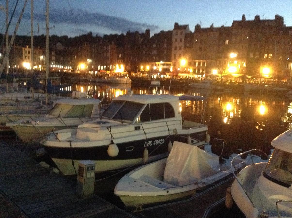 Lamaison Du Phare Honfleur Chambres D'Hotes Et Jacuzzi Prive Kültér fotó